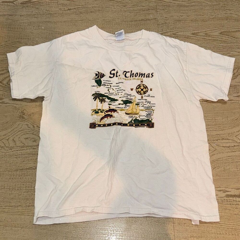 Gildan vintage white short-sleeve t-shirt with a graphic print featuring a map a